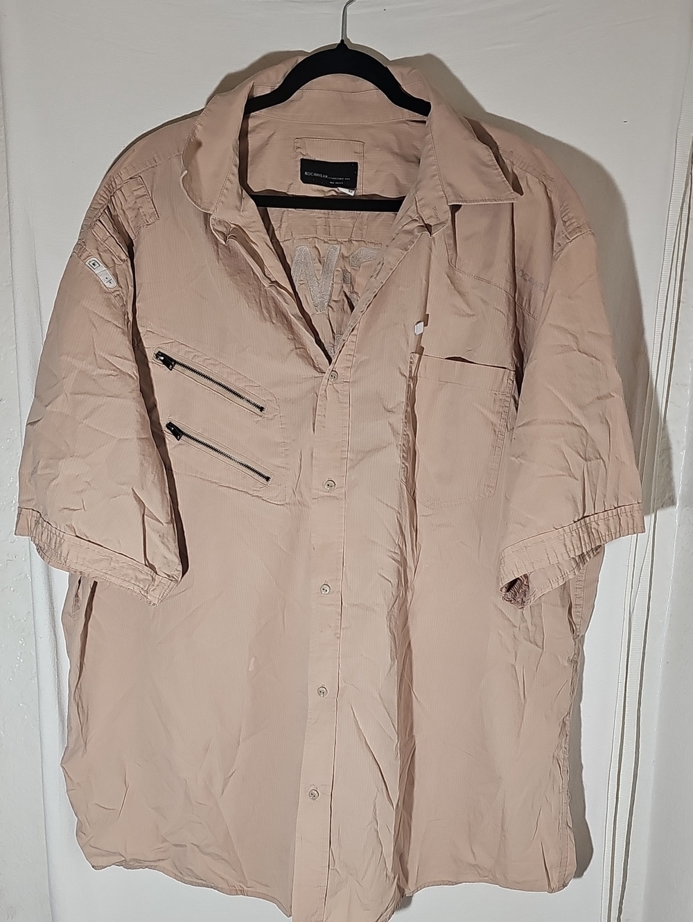 Rocawear Men's Short-Sleeve Button-Down Shirt in Blush Tan